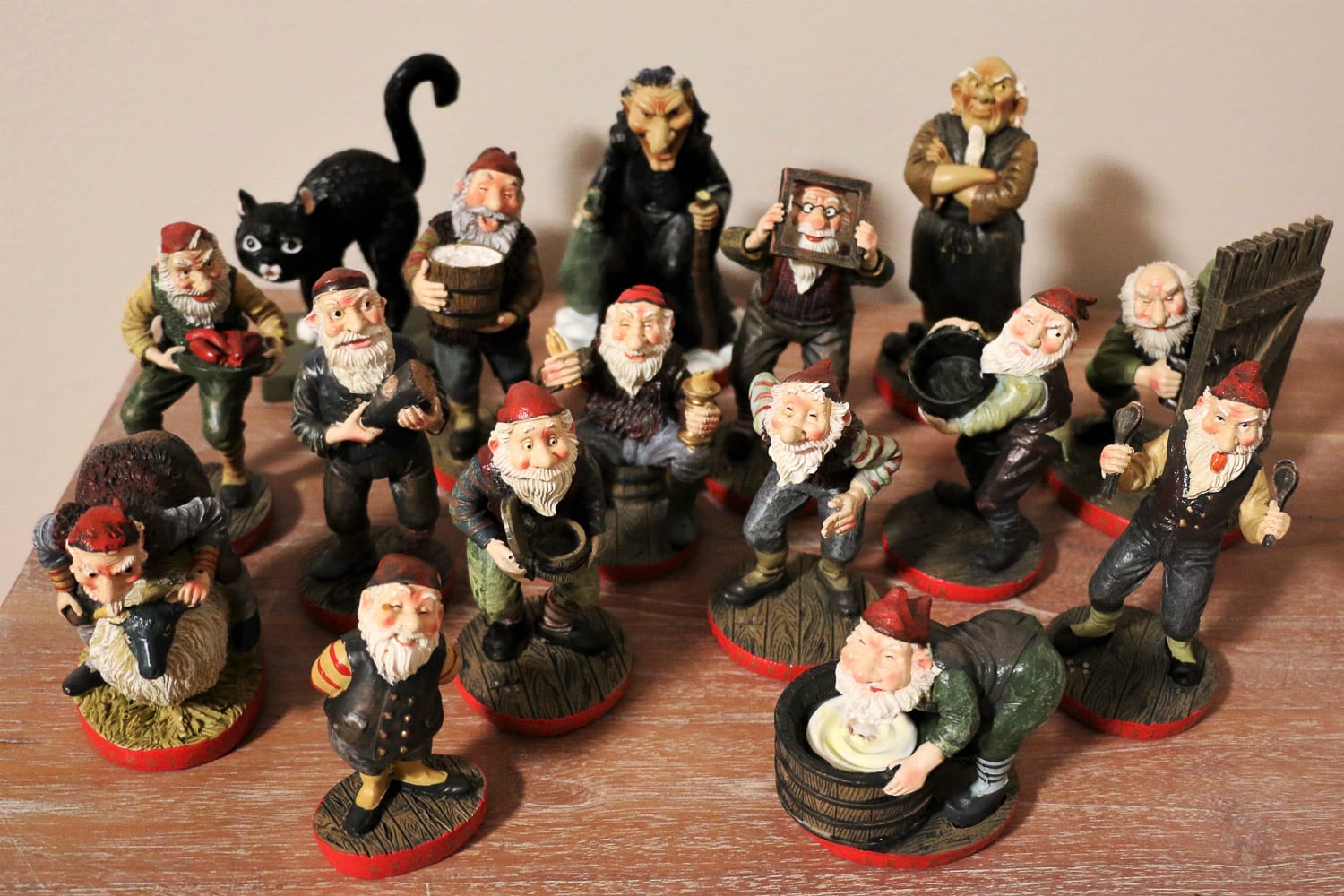 Icelandic Yule Lads, Gryla and Leppaludi