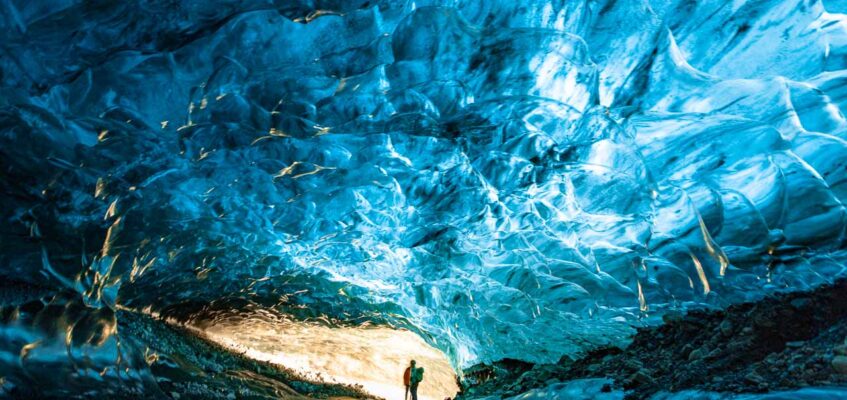Crystal Ice Cave on Vatnajokull in South Iceland – Sapphire ice cave in April 2025-20 Crystal ice cave on Vatnajokull glacier - Sapphire ice cave on Vatnajokull in April 2025