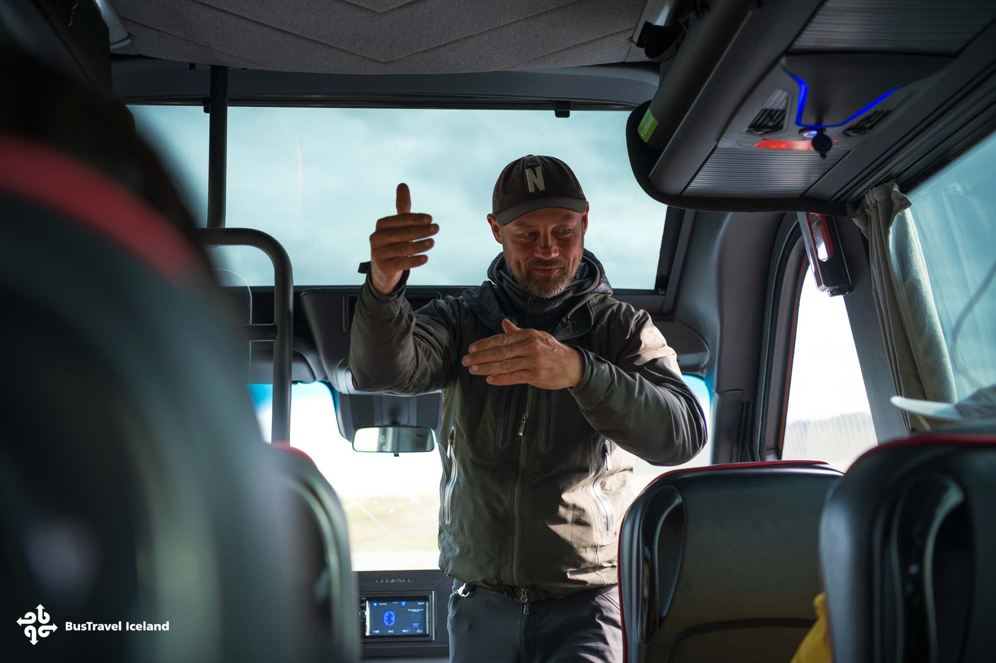 bustravel iceland professional driver guide-1