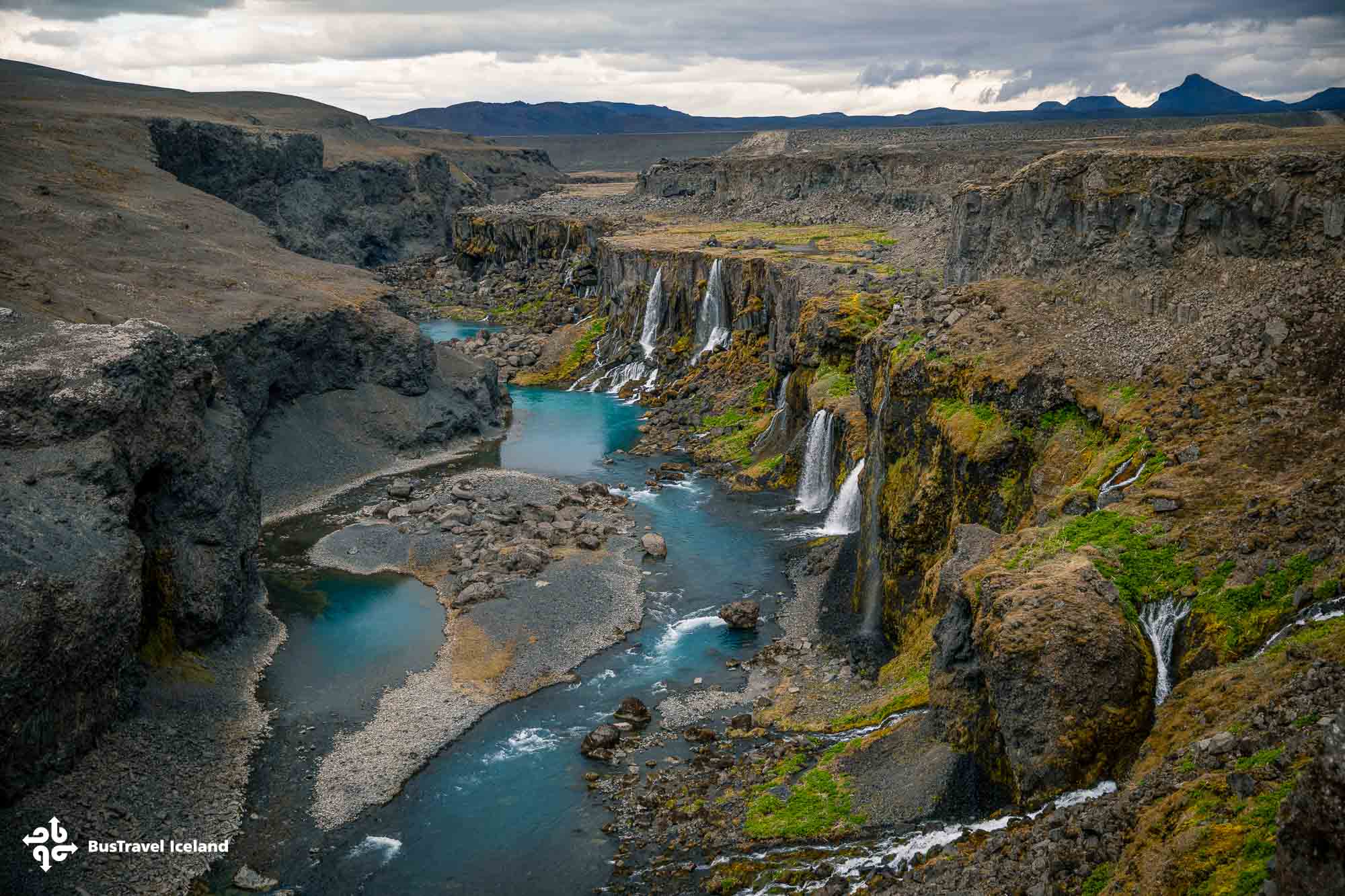 Sigoldugljufur waterfall in Landmannalaugar highlands-9067 Sigoldugljufur-waterfall-in-Landmannalaugar-highlands