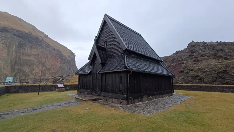 Stafkirkjan westman islands