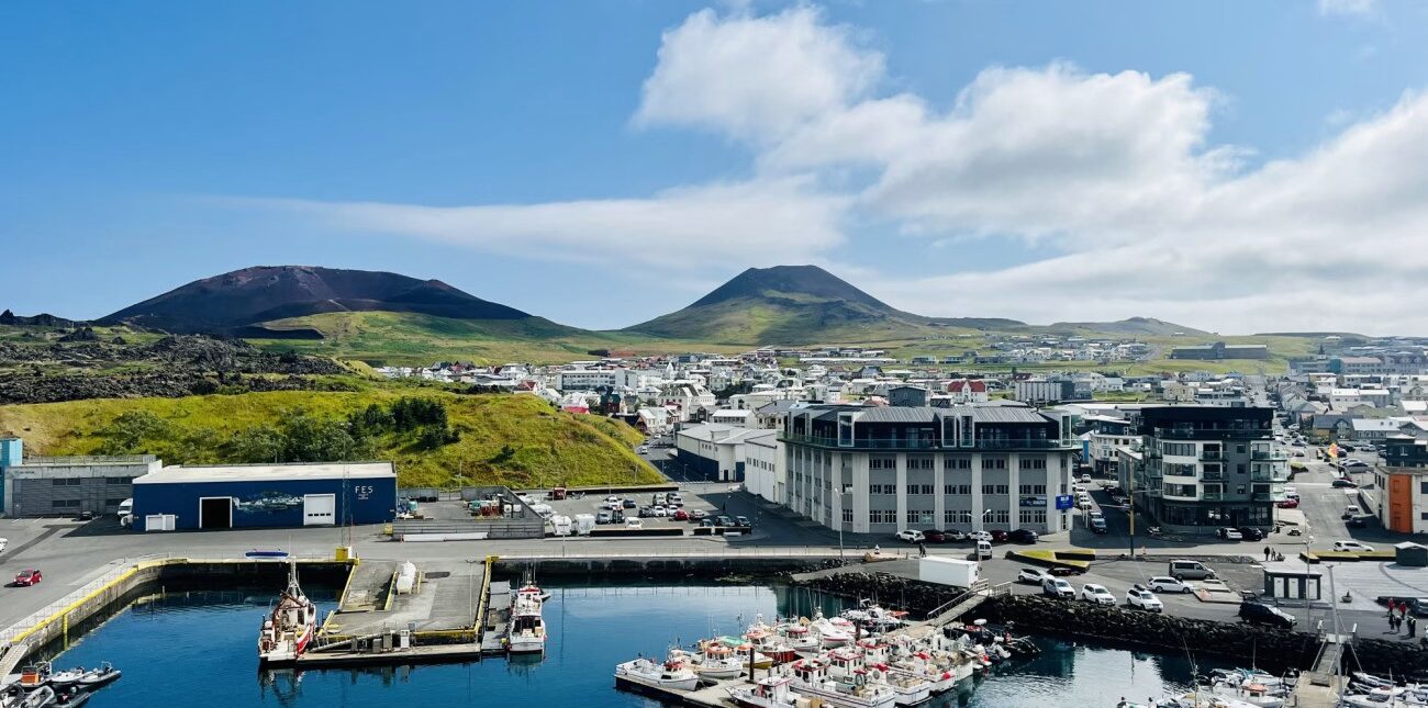 portheimaey-ezgif.com-avif-to-jpg-converter heimæy harbour