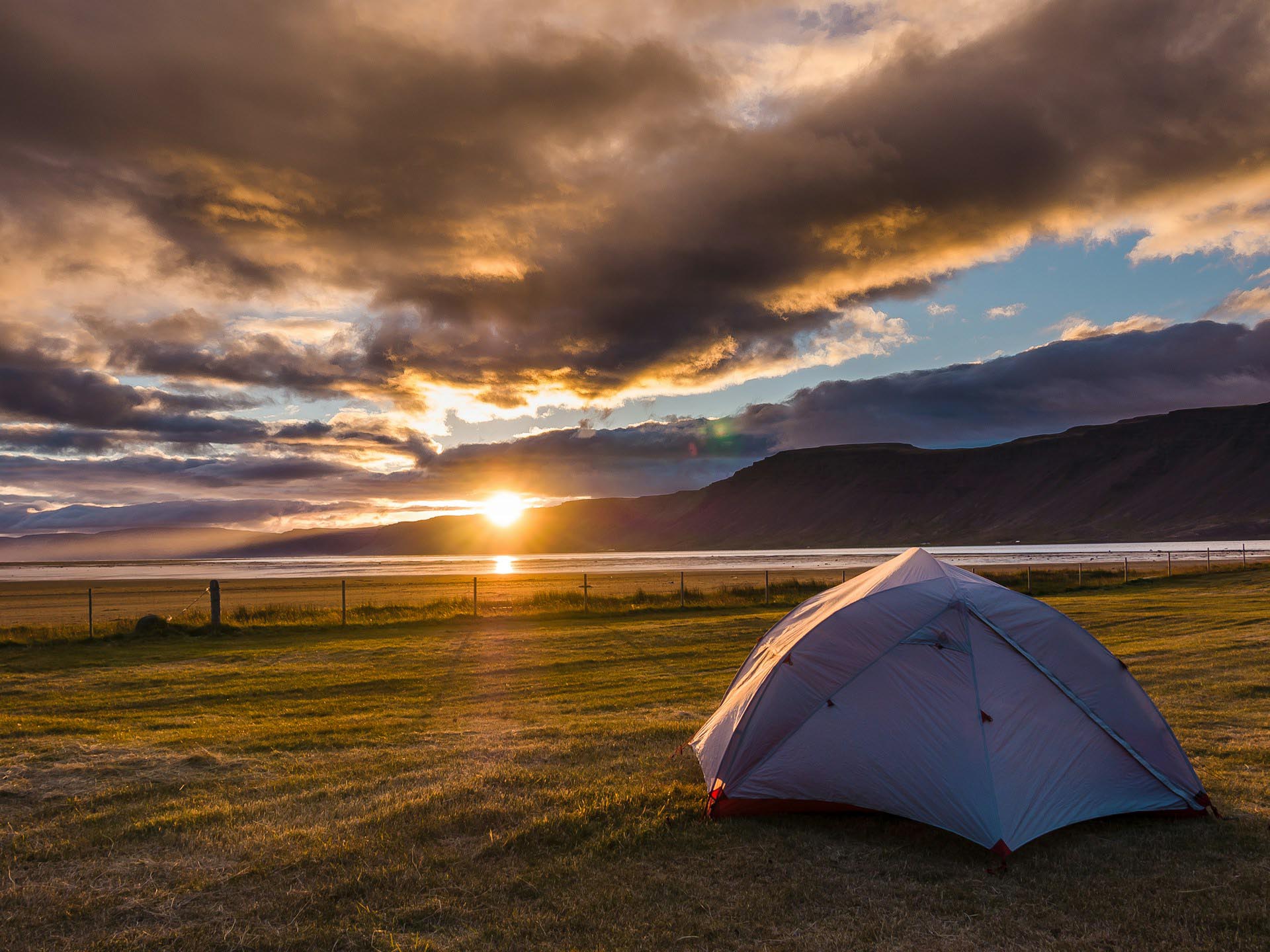 camping in Iceland in summer setset mauro-fabio-cilurzo